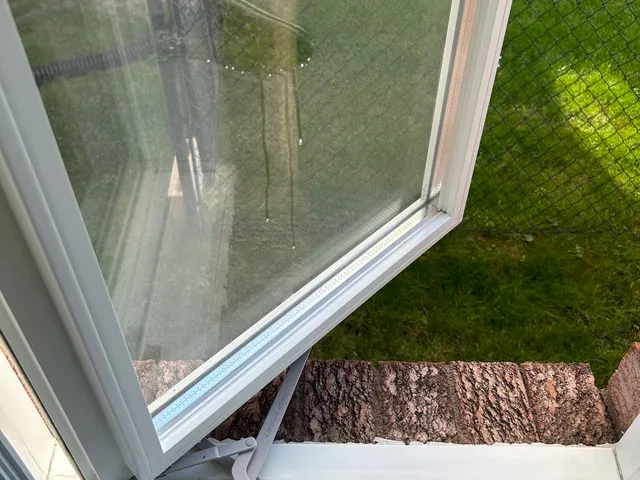 Lavage de vitres — suivi du rebord — après