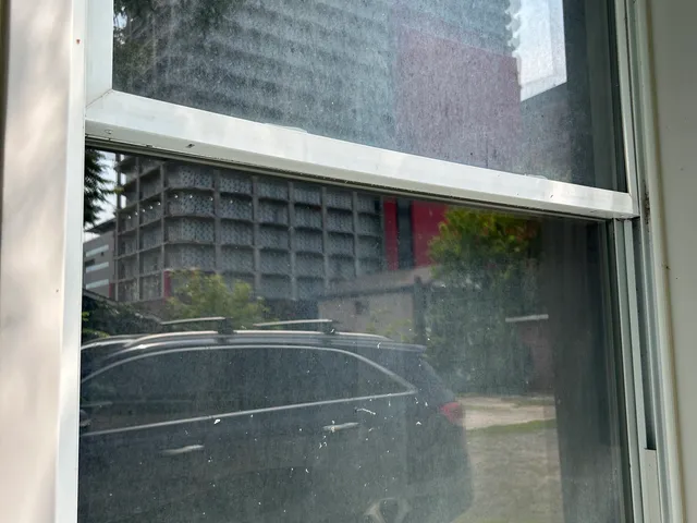 Lavage de vitres — retrouver une vue dégagée — avant